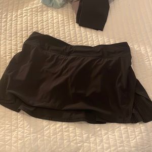 Lululemon play off the pleats skirt